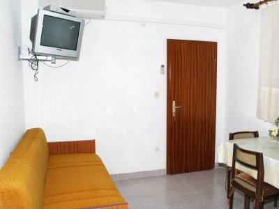 Apartment One bedroom apartment with balcony and sea view Sumartin, Brač A-2949-a - Outdoor photo 14