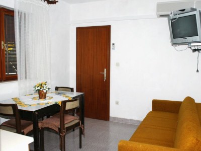 Apartment One bedroom apartment with balcony Sumartin, Brač A-2949-b - Outdoor photo 13