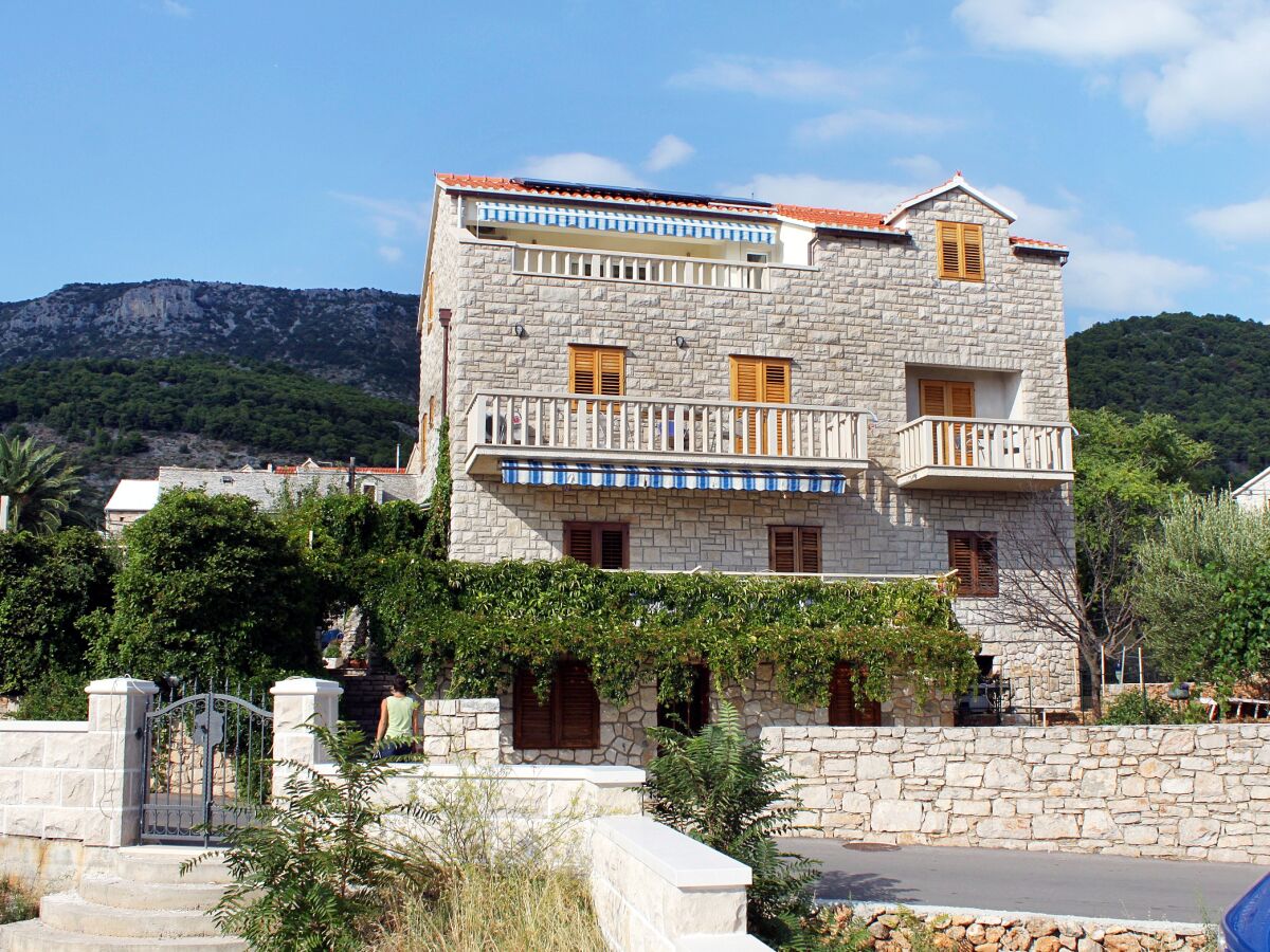 Apartment Two bedroom apartment with terrace and sea view Bol, Brač A-2900-e