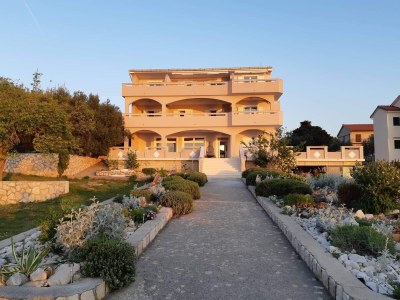 Apartment One bedroom apartment near beach Lun, Pag A-3320-c - Outdoor photo 2