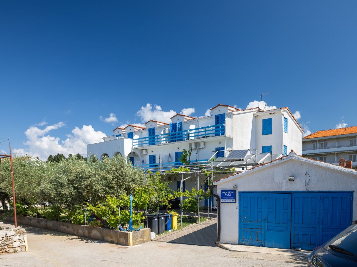 Apartment One bedroom apartment with balcony and sea view Sućuraj, Hvar A-3589-a