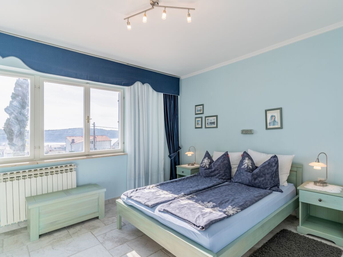 Apartment One bedroom apartment with terrace and sea view Barbat, Rab A-3203-c