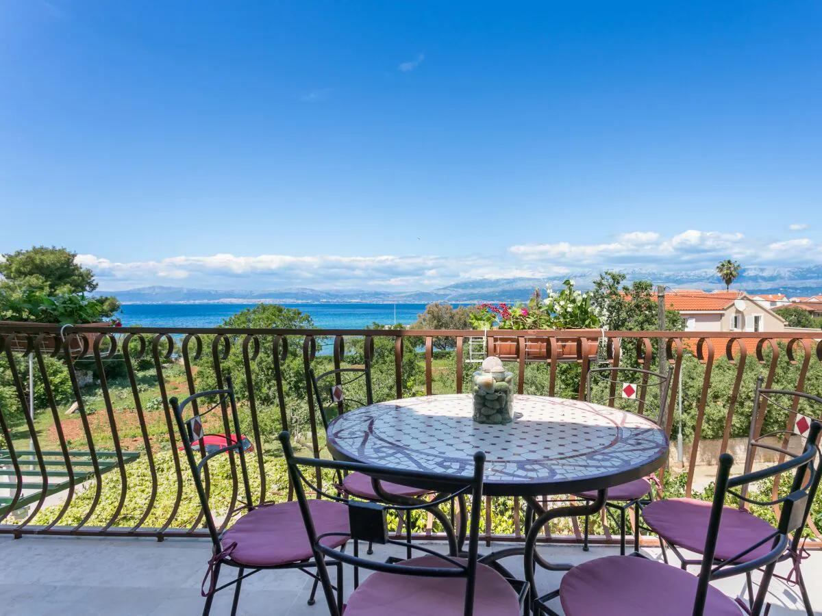 Apartment Three bedroom apartment with terrace and sea view Mirca, Brač A-732-b