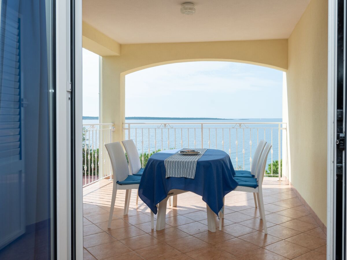 Apartment One bedroom apartment near beach Mandre, Pag A-4092-f