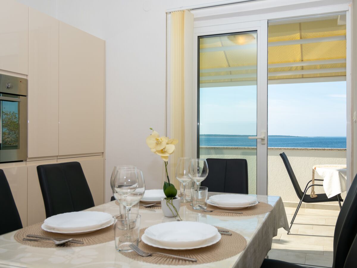 Apartment Two bedroom apartment near beach Mandre, Pag A-4093-d