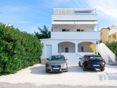 Apartment Two bedroom apartment near beach Mandre, Pag A-4093-d - Outdoor photo 3