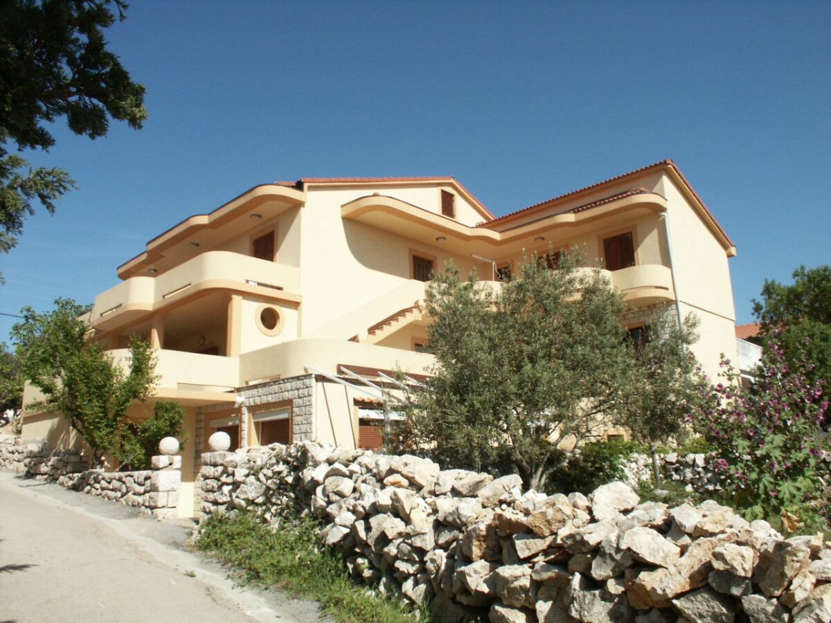 Apartment Two bedroom apartment near beach Mandre, Pag A-4095-a - Outdoor photo 3