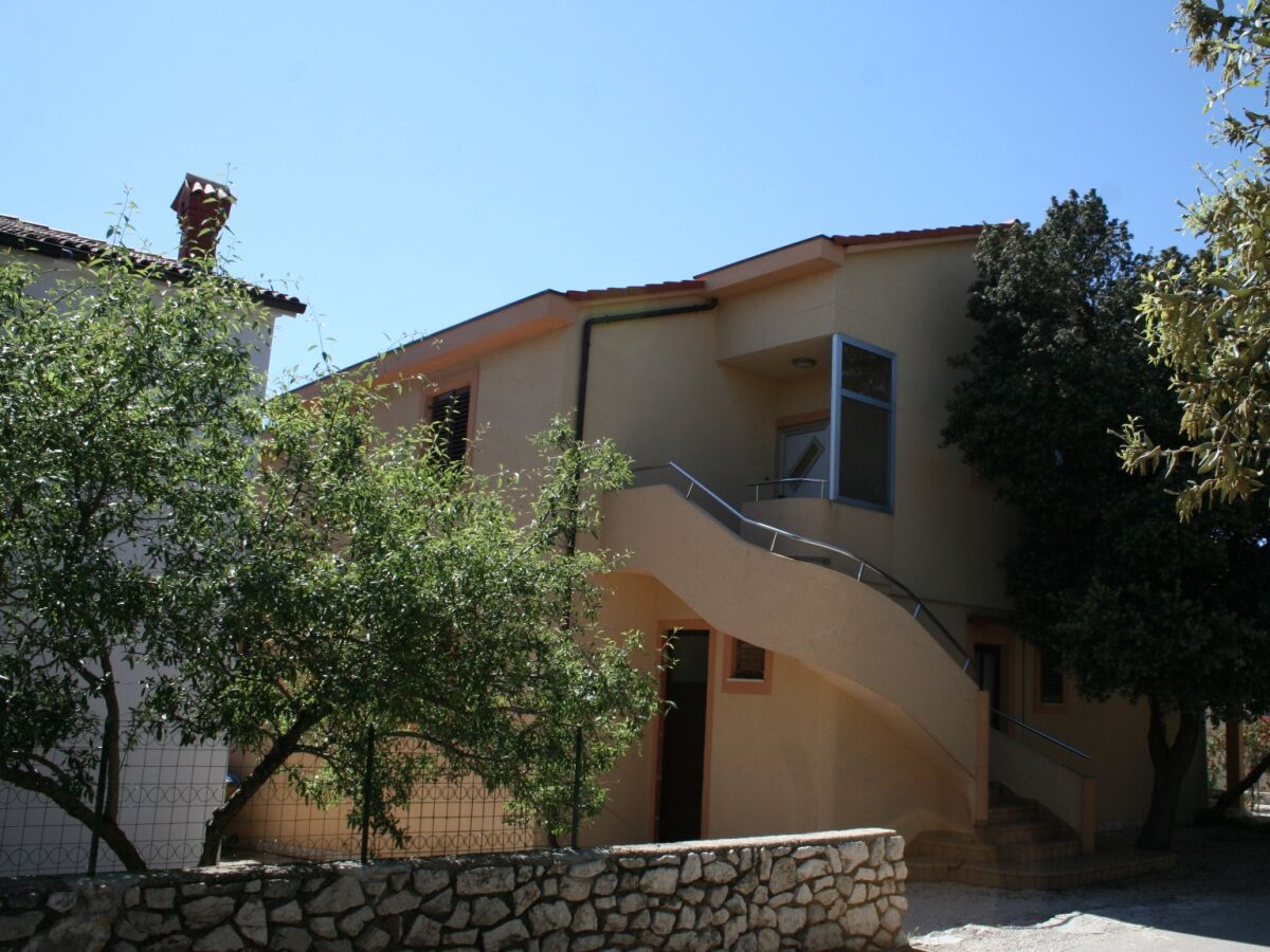 Apartment Two bedroom apartment near beach Mandre, Pag A-4095-a - Outdoor photo 4