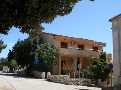 Apartment Two bedroom apartment near beach Mandre, Pag A-4095-a - Outdoor photo 2