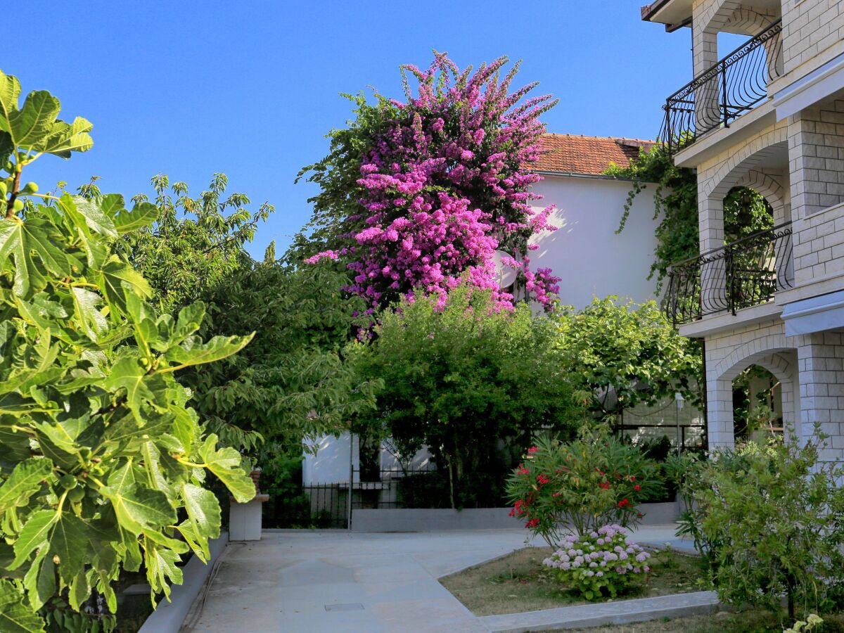 Apartment Two bedroom apartment with terrace Okrug Gornji, Čiovo A-1069-a - Outdoor photo 3