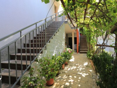 Apartment Two bedroom apartment with terrace Okrug Gornji, Čiovo A-1069-a - Outdoor photo 11