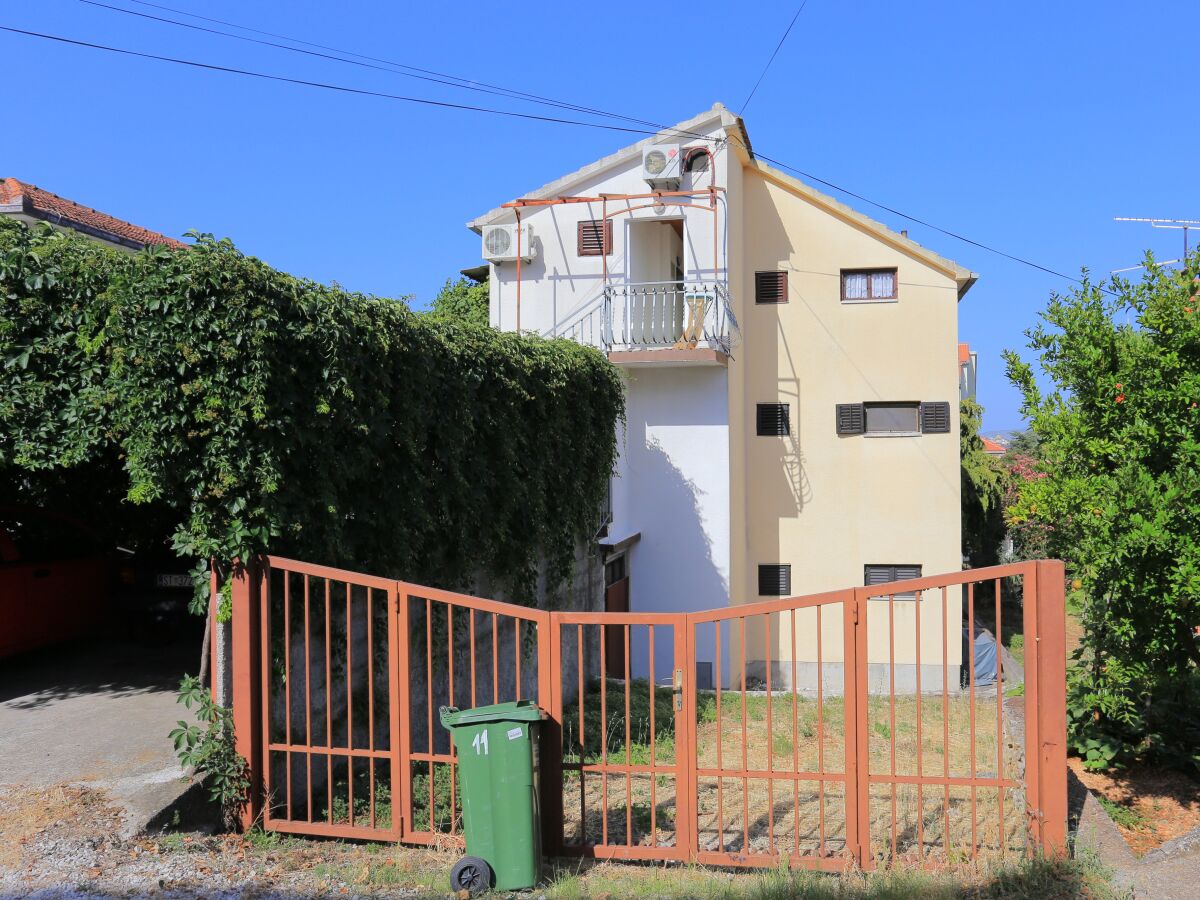 Apartment Studio flat with balcony and sea view Okrug Gornji, Čiovo AS-1069-a