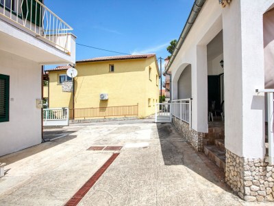 Apartment Two bedroom apartment near beach Brodarica, Šibenik A-4833-b - Outdoor photo 15