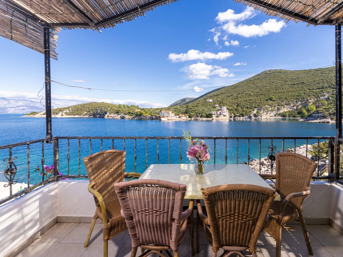 Apartment One bedroom apartment near beach Cove Pokrivenik, Hvar A-2073-g