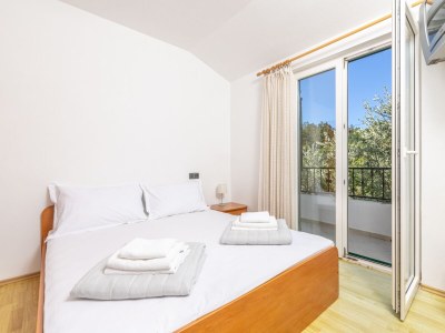 Apartment Studio flat near beach Cove Pokrivenik, Hvar AS-2073-d - Outdoor photo 17