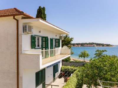 Apartment Three bedroom apartment near beach Brodarica, Šibenik A-4833-d - Outdoor photo 6