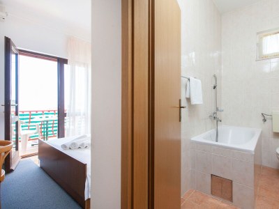 Apartment Two bedroom apartment with balcony and sea view Podgora, Makarska A-2604-a - Outdoor photo 12