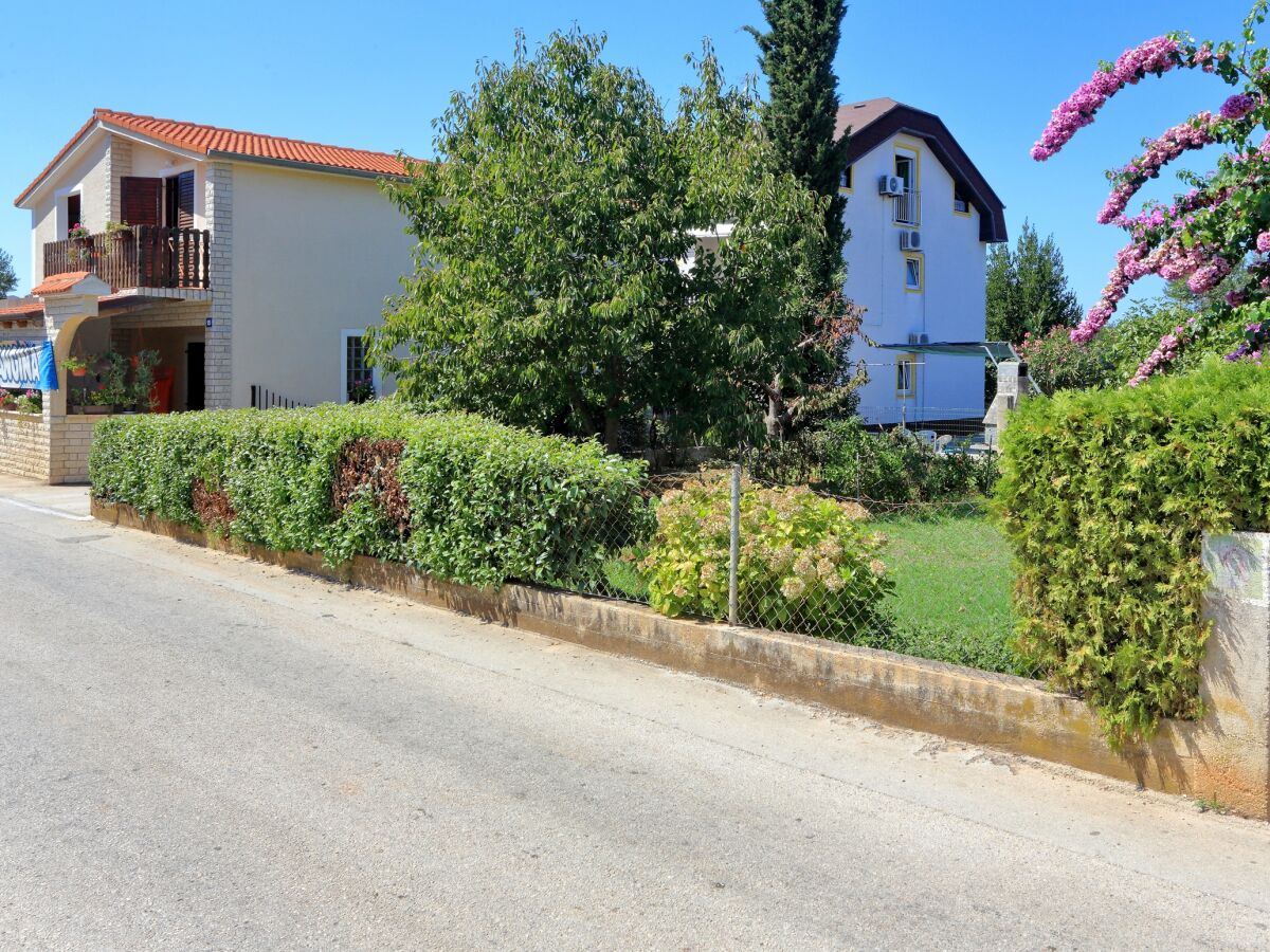 Apartment Two bedroom apartment with air-conditioning Bibinje, Zadar A-6160-a - Outdoor photo 2