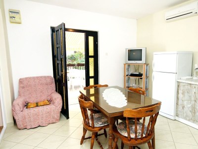 Apartment One bedroom apartment with terrace and sea view Brgulje, Molat A-6241-b - Outdoor photo 13