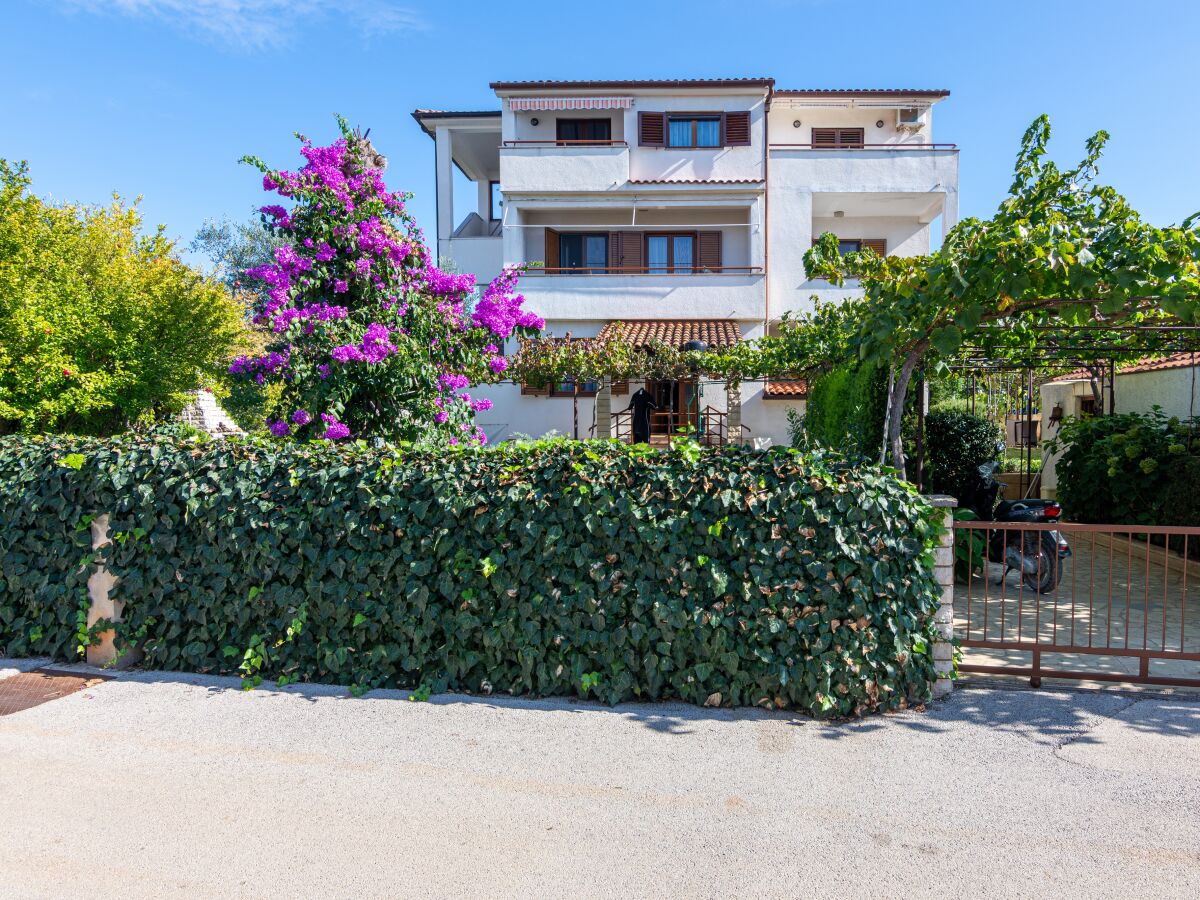 Apartment Two bedroom apartment with terrace Medulin A-7494-a - Outdoor photo 2