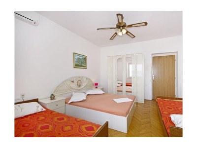 Apartment Apartments by the sea Dugi Rat, Omiš - 7575 - Outdoor photo 16