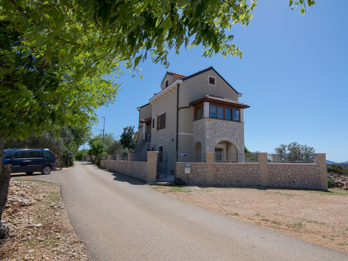 Apartment Two bedroom apartment with terrace Punta križa, Cres A-8082-a - Outdoor photo 3