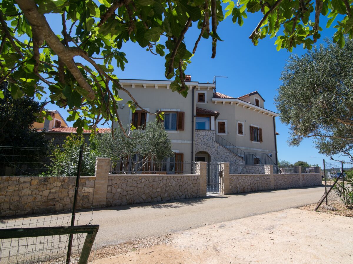 Apartment One bedroom apartment with terrace Punta križa, Cres A-8082-b - Outdoor photo 4