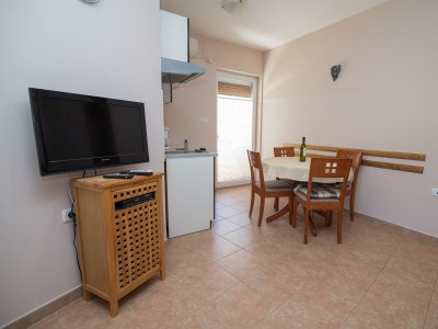 Apartment One bedroom apartment with terrace Punta križa, Cres A-8082-b - Outdoor photo 11