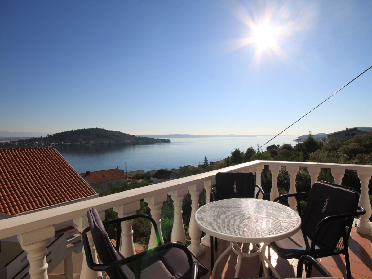 Apartment One bedroom apartment with terrace and sea view Kali, Ugljan A-8202-b