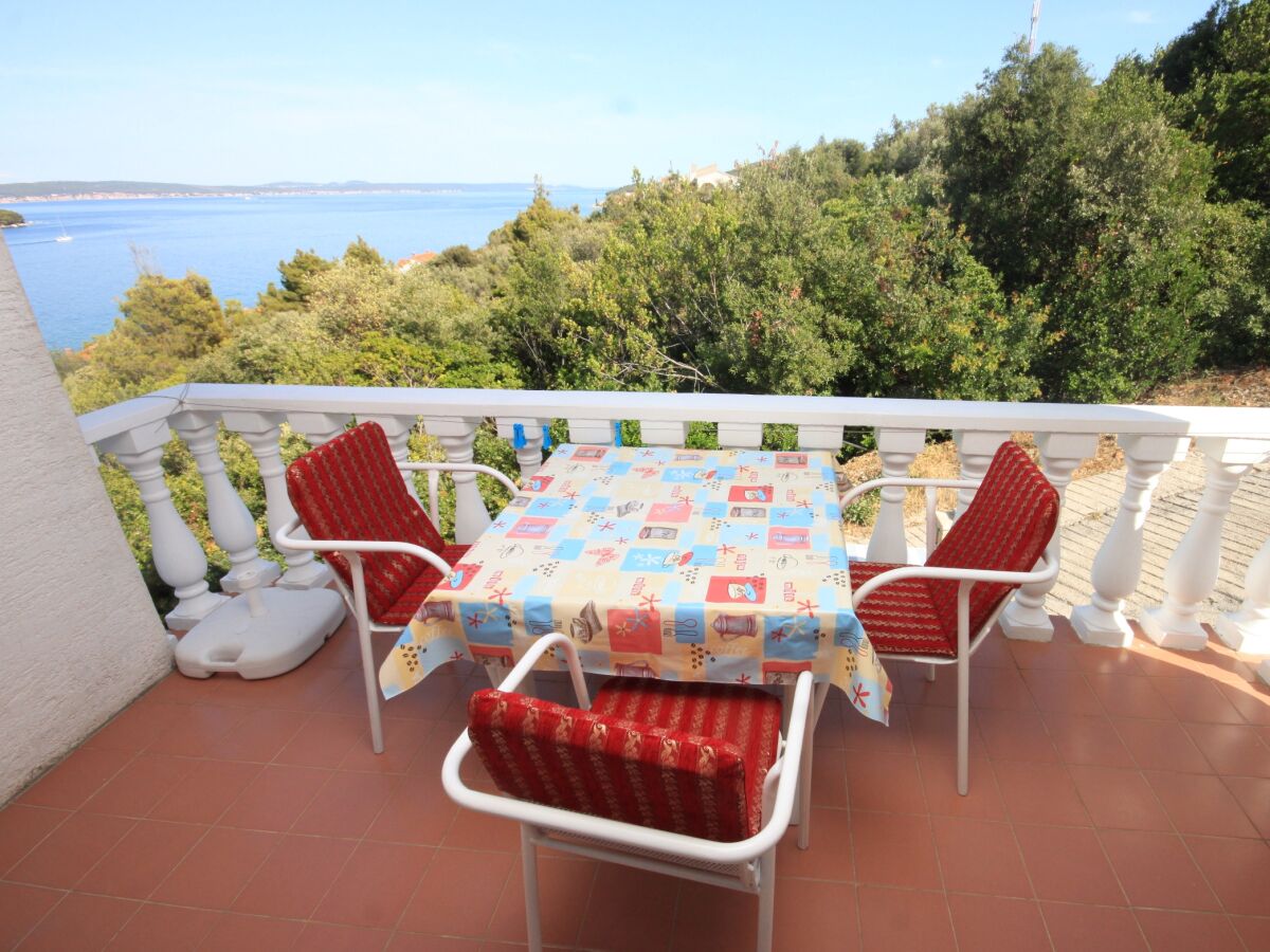 Apartment Studio flat with terrace and sea view Kali, Ugljan AS-8202-a