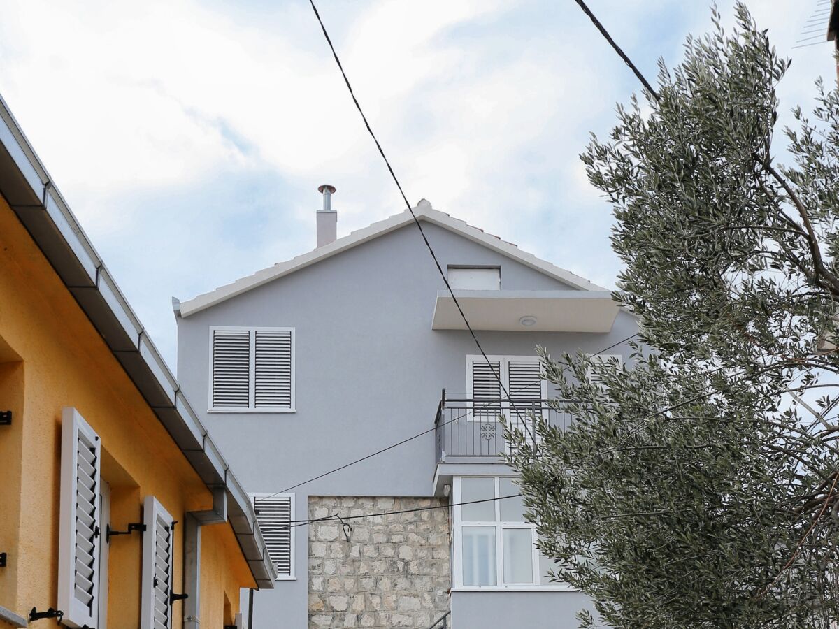 Apartment Two bedroom apartment with balcony and sea view Kaštel Kambelovac, Kaštela A-8679-a - Outdoor photo 3