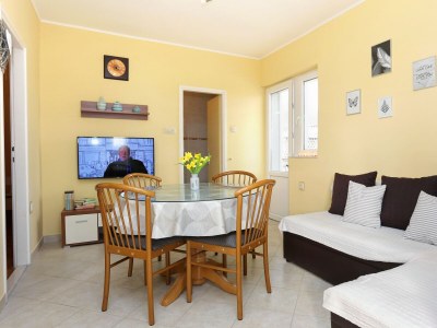 Apartment Two bedroom apartment with balcony and sea view Kaštel Kambelovac, Kaštela A-8679-a - Outdoor photo 7