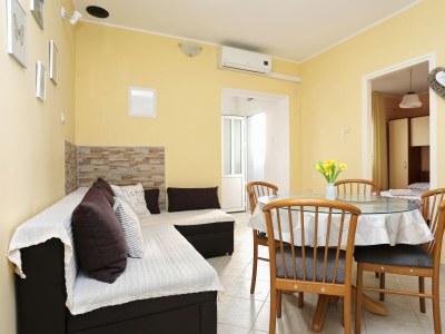 Apartment Two bedroom apartment with balcony and sea view Kaštel Kambelovac, Kaštela A-8679-a - Outdoor photo 8