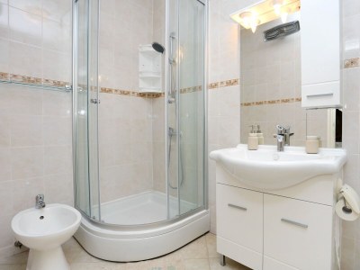 Apartment Two bedroom apartment with balcony and sea view Kaštel Kambelovac, Kaštela A-8679-a - Outdoor photo 16