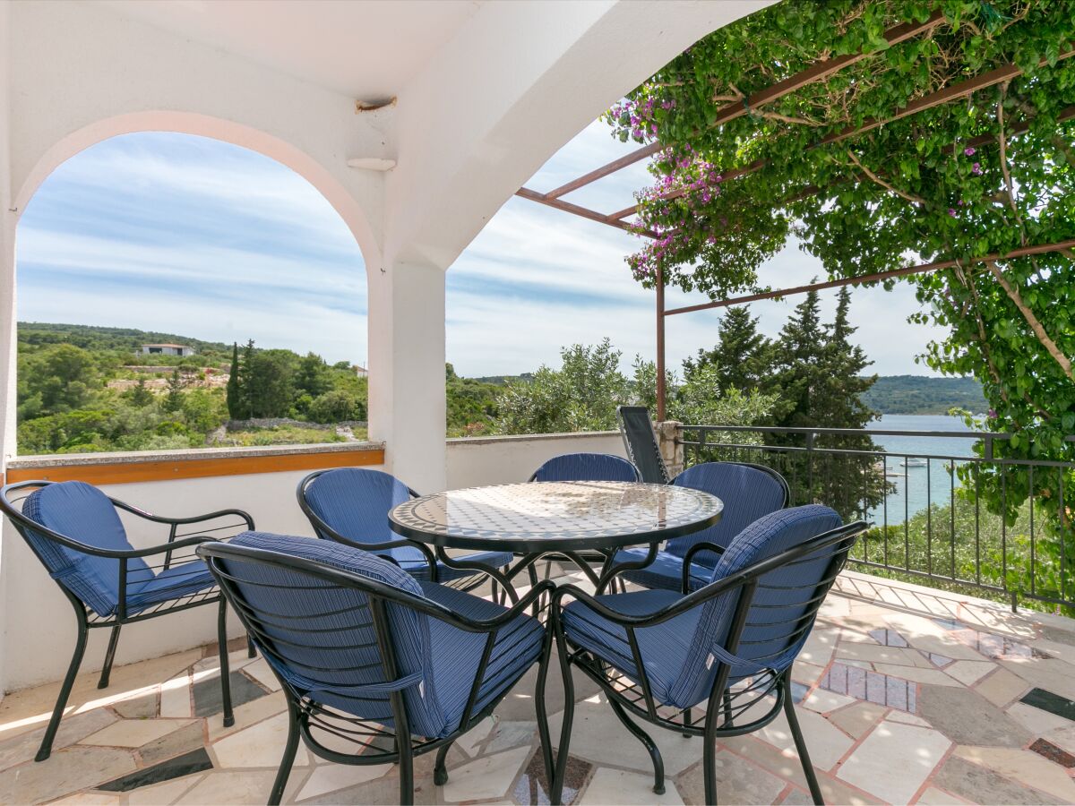 Apartment Two bedroom apartment with terrace and sea view Nečujam, Šolta A-8691-a