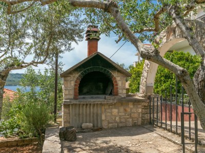 Apartment Two bedroom apartment with terrace and sea view Nečujam, Šolta A-8691-a - Outdoor photo 10
