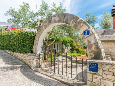 Apartment Two bedroom apartment with terrace and sea view Nečujam, Šolta A-8691-a - Outdoor photo 14