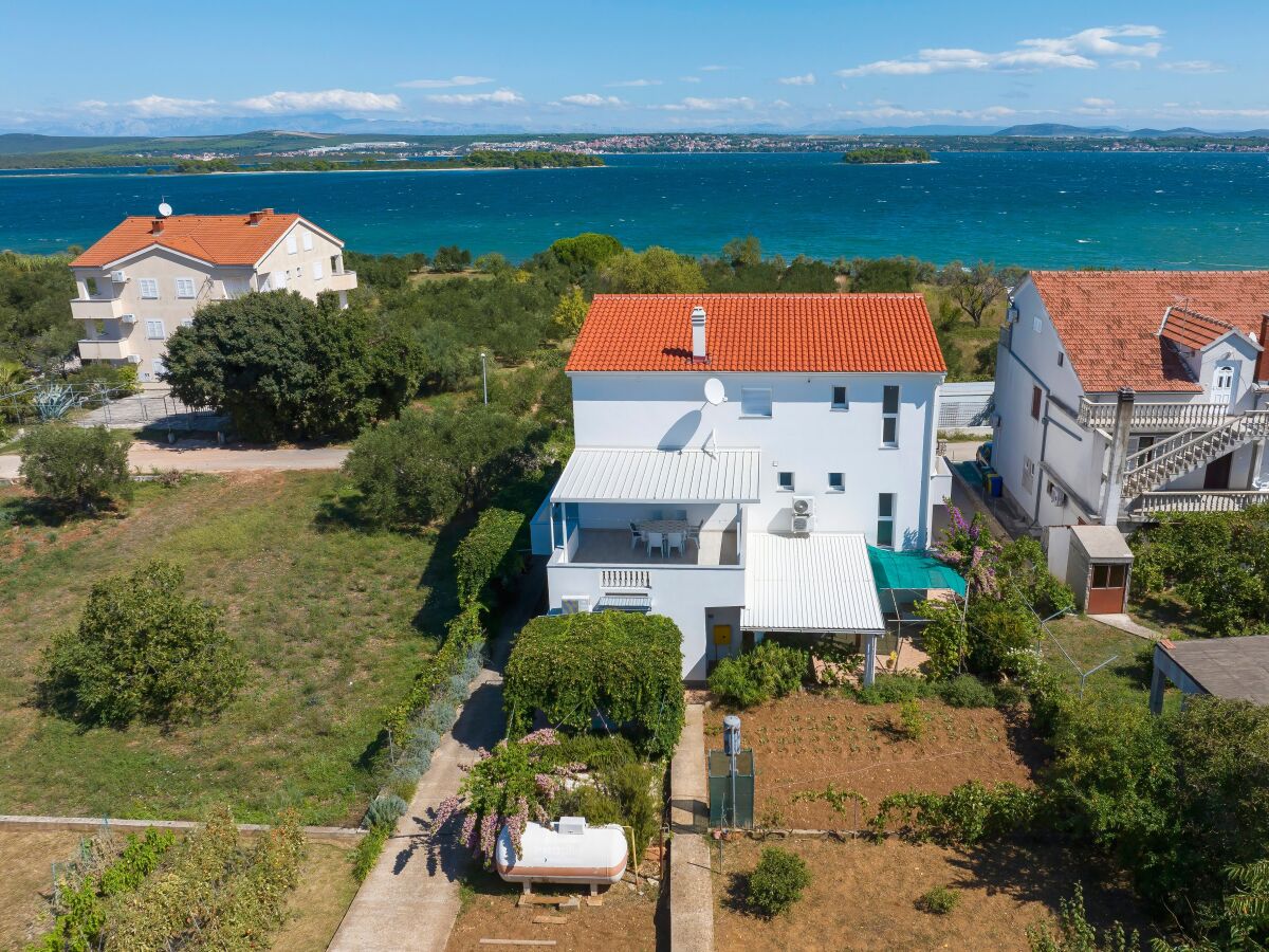 Apartment Two bedroom apartment with terrace Tkon, Pašman A-8302-a - Outdoor photo 4