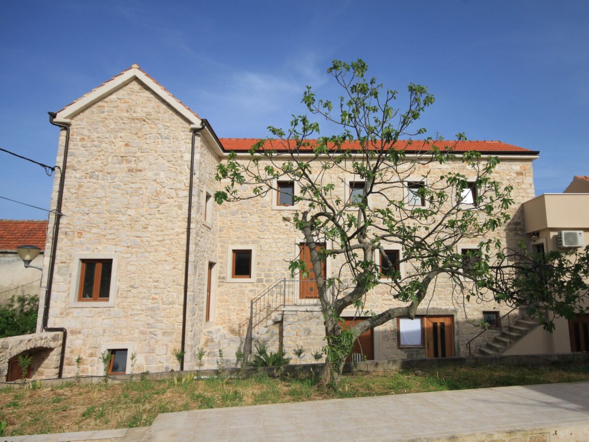 Apartment Three bedroom apartment with terrace Jelsa, Hvar A-8713-b - Outdoor photo 3