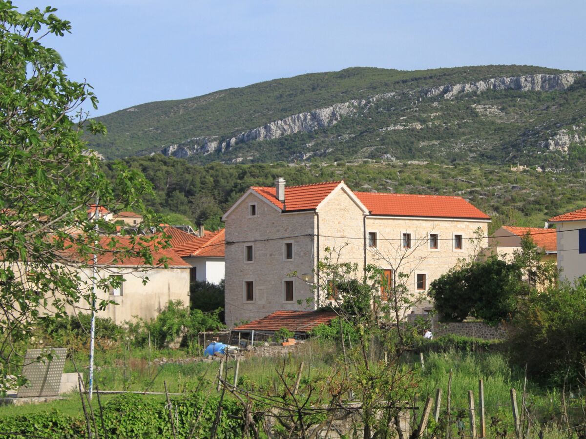 Apartment Three bedroom apartment with terrace Jelsa, Hvar A-8713-b - Outdoor photo 4