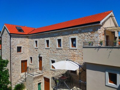 Apartment Three bedroom apartment with terrace Jelsa, Hvar A-8713-b - Outdoor photo 5