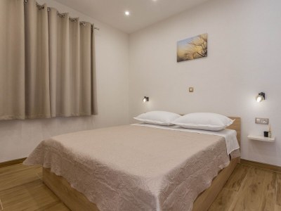 Apartment Two bedroom apartment near beach Cove Zastupac, Hvar A-8761-a - Outdoor photo 8