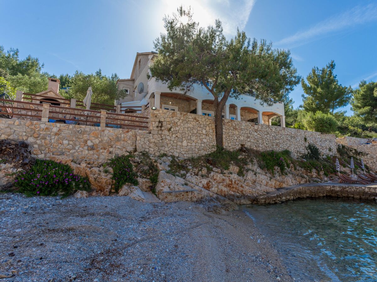 Apartment Two bedroom apartment near beach Cove Zastupac, Hvar A-8761-d - Outdoor photo 3