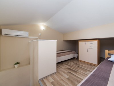 Apartment Studio flat with balcony and sea view Drvenik Donja vala, Makarska AS-9654-a - Outdoor photo 12