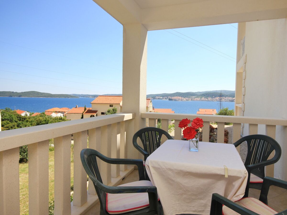 Apartment One bedroom apartment with terrace and sea view Kučište - Perna, Pelješac A-10161-a