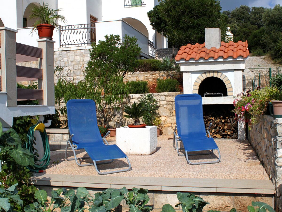 Apartment One bedroom apartment with terrace and sea view Zavalatica, Korčula A-9280-a