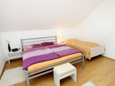 Apartment Two bedroom apartment with terrace and sea view Zavalatica, Korčula A-9280-b - Outdoor photo 25