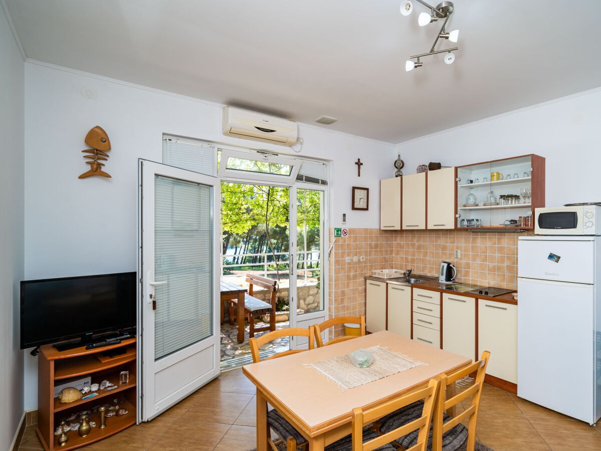 Apartment One bedroom apartment with air-conditioning Žuljana, Pelješac A-10233-b