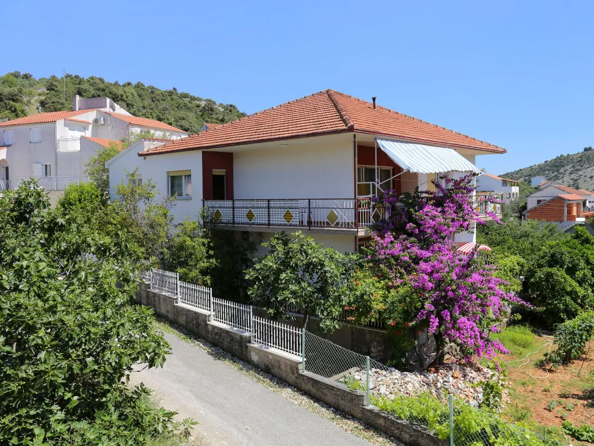 Apartment One bedroom apartment with balcony and sea view Vinišće, Trogir A-10241-a - Outdoor photo 2