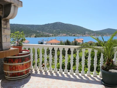 Apartment One bedroom apartment with balcony and sea view Vinišće, Trogir A-10241-a - Outdoor photo 13